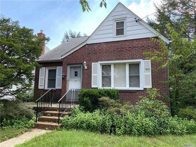 69 Paul Ave, New Hyde Park, NY, 11040
