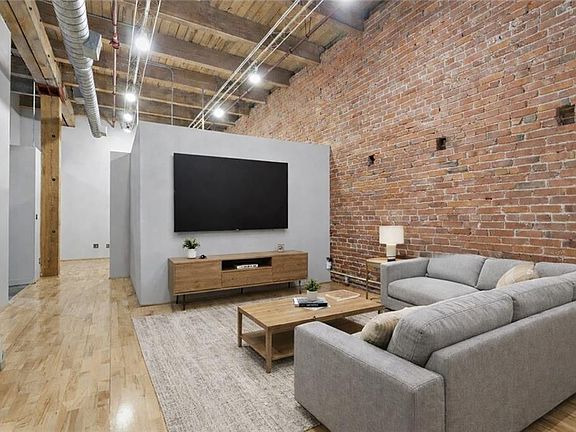 3rd image of 306 W 7th St APT 203
