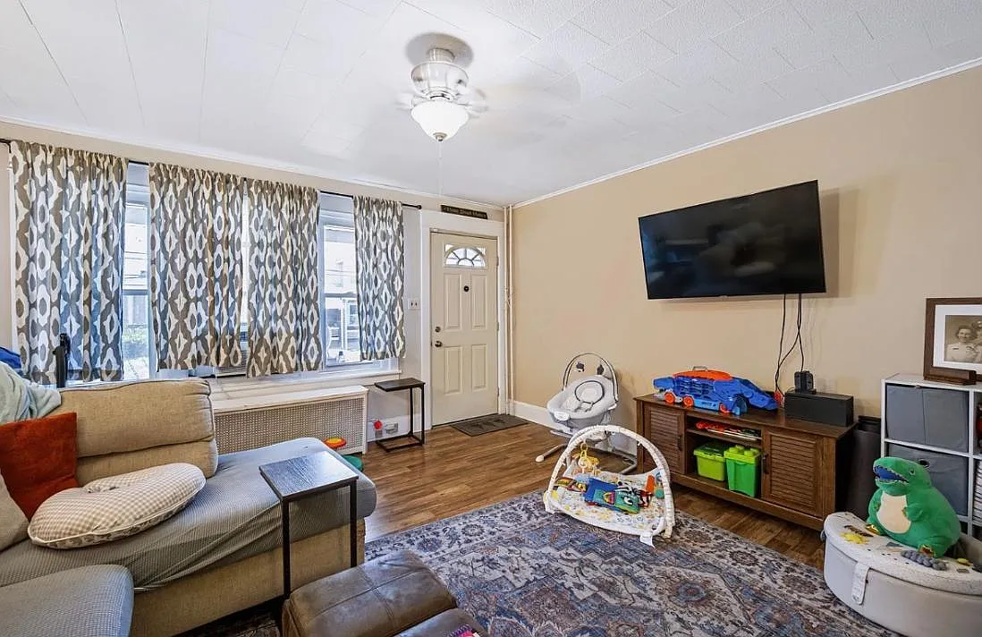 3 bed, 1310 sqft, $2,295 — Photo 3