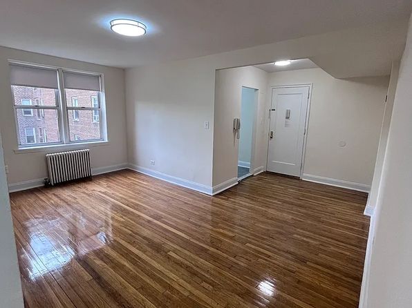 2070 20th Ln APT 3
