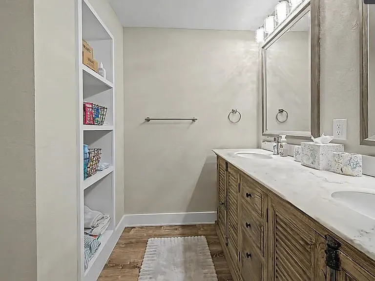 5408 Eagles Point Cir #302 — Photo 8