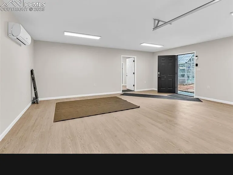 2414 N Greenwood St — Photo 16