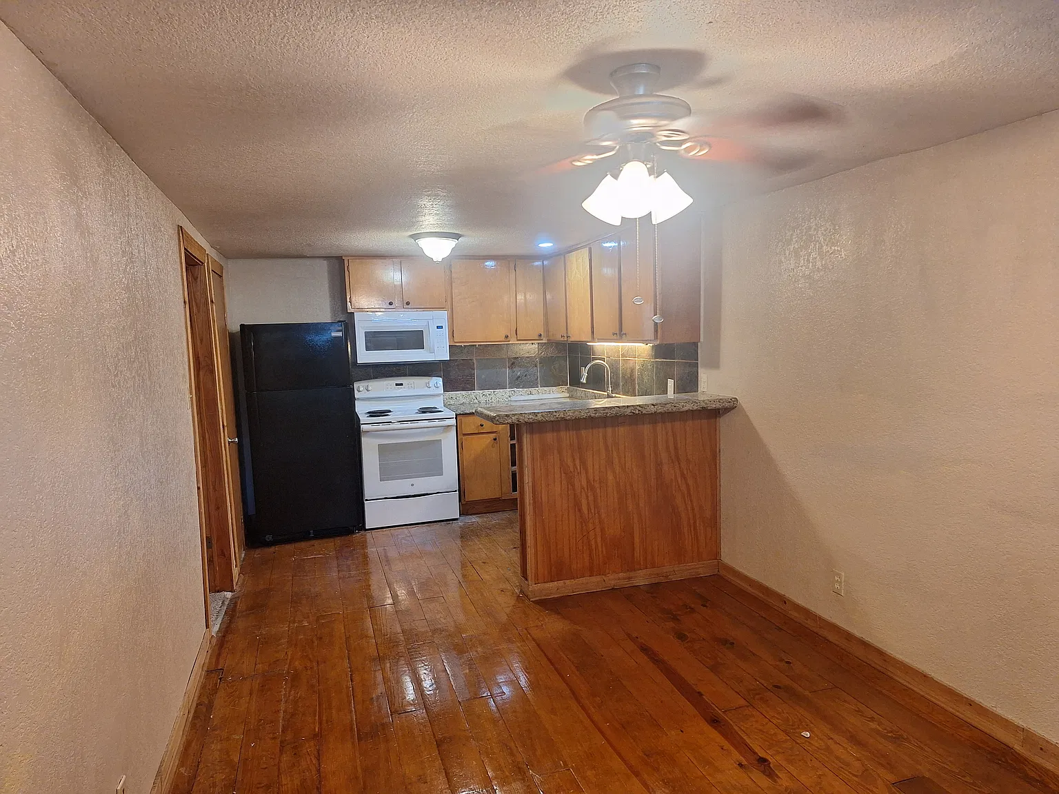 1 bed, 650 sqft, $1,000 — Photo 4