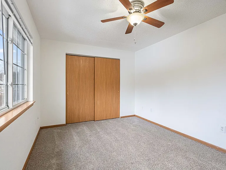 52 Fieldstone Dr — Photo 9