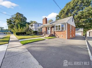 54 Freeman St, Woodbridge, NJ 07095