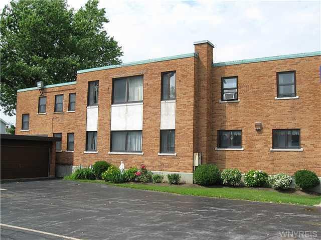2nd image of 2784 Seneca St