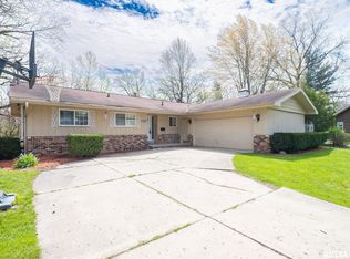 2901 W Kingston Ct, Peoria, IL 61604