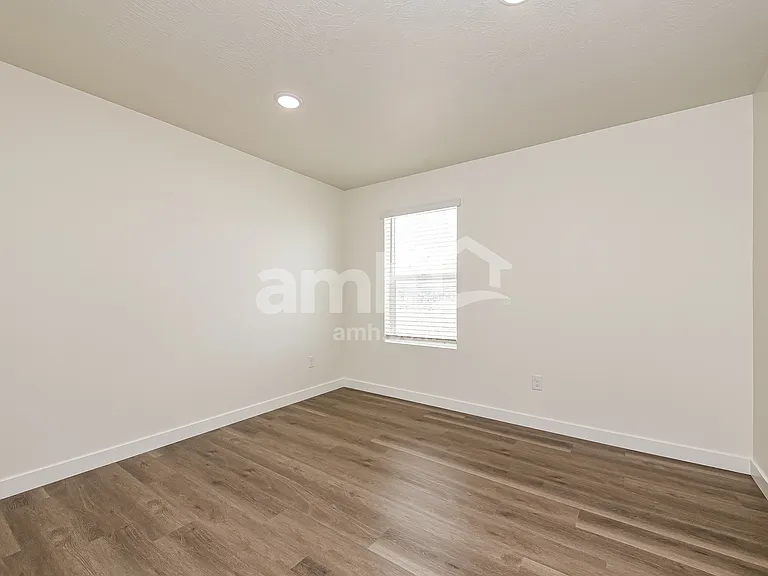 1272 W Mahogany St — Photo 14