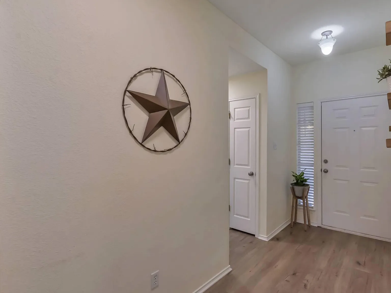 3 bed, 1298 sqft, $2,000 — Photo 3