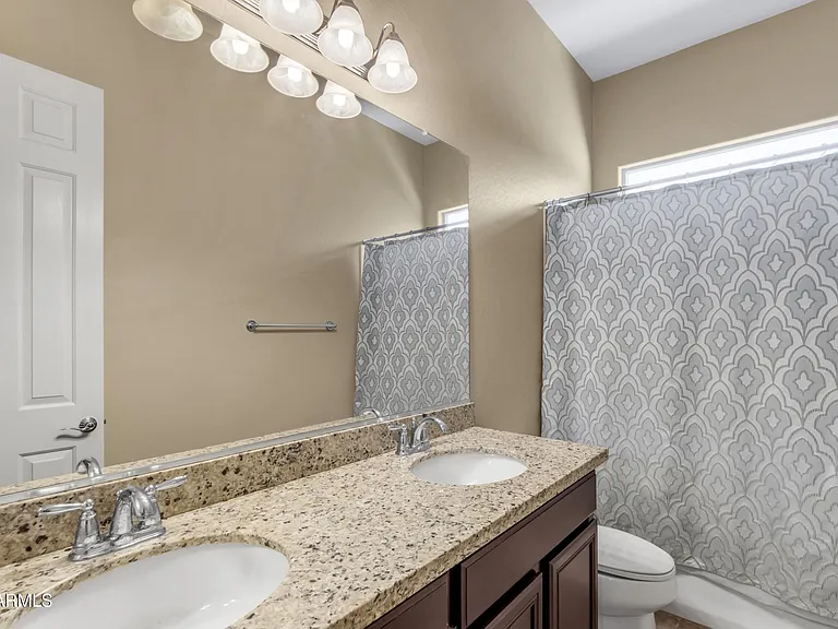 2827 E Muirfield St — Photo 31