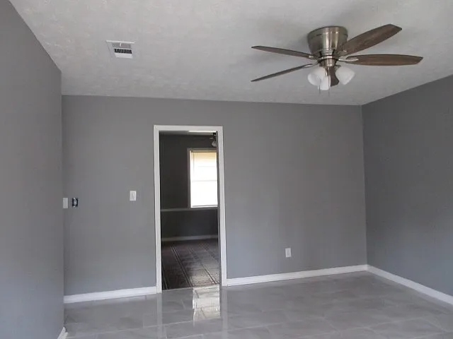 1218 Vesper Dr — Photo 3