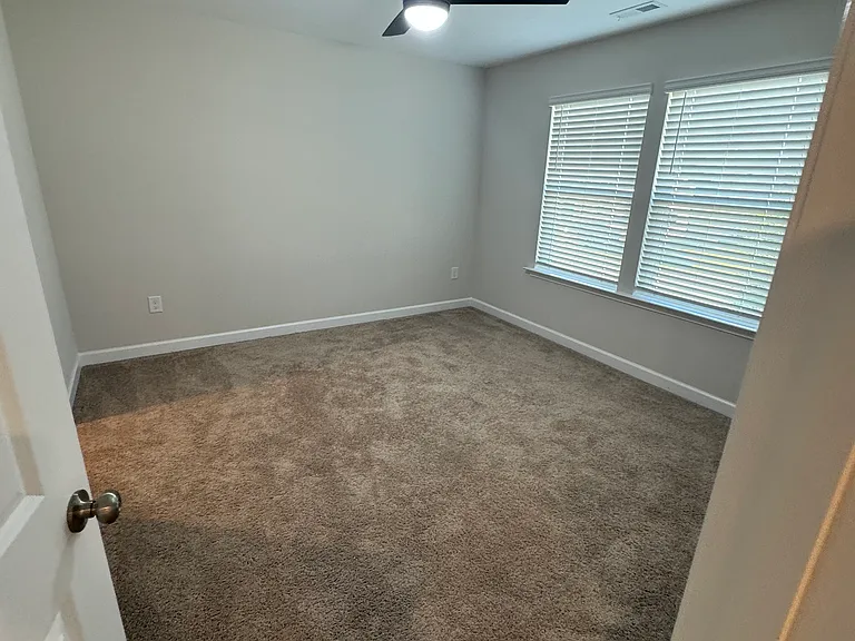 375 Beverly Pl — Photo 15