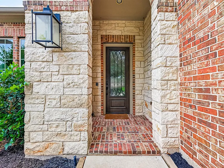 32607 Wingfoot Cir — Photo 2