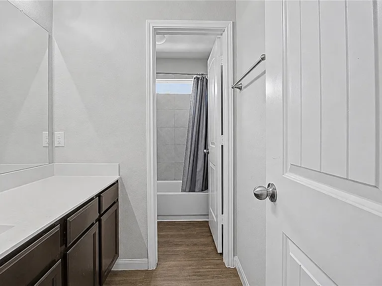 982 Crossing Dr — Photo 14