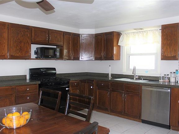 3rd image of 57 Nicholas Dr S