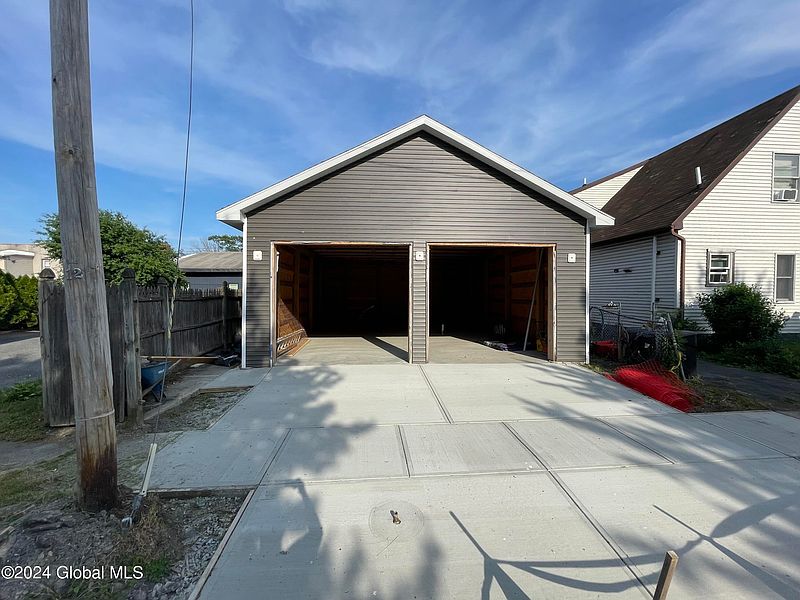 5th image of 621 3rd Avenue