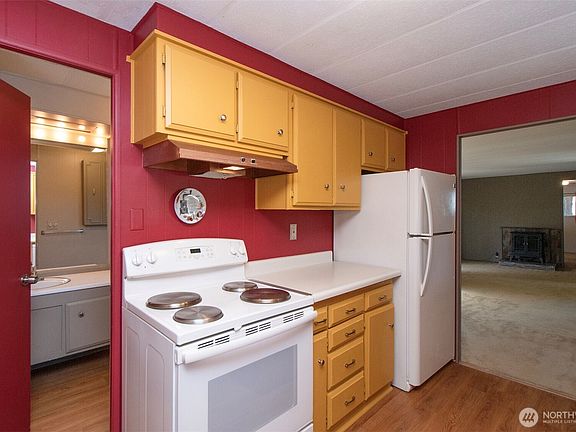 3rd image of 90 Baywood Village Road #8