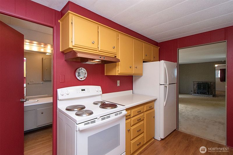 3rd image of 90 Baywood Village Road #8