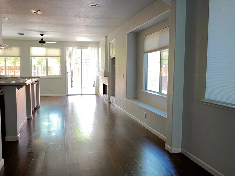 108 Robinson Ct — Photo 3