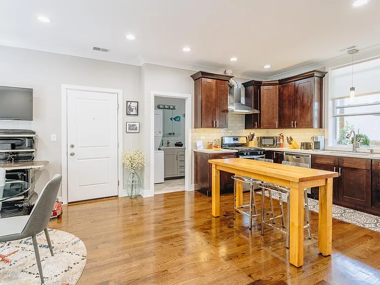 1752 W Catalpa Ave #2W — Photo 6