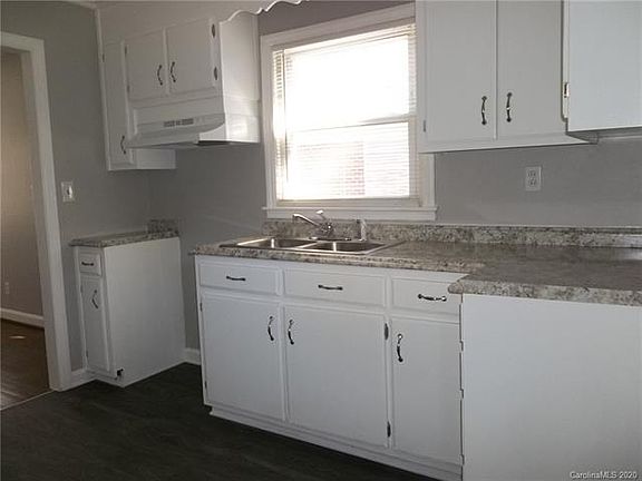 3rd image of 4040 Winfield Dr