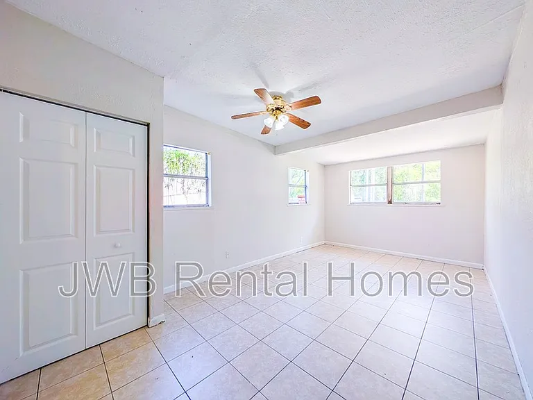 2908 W 10th St — Photo 5