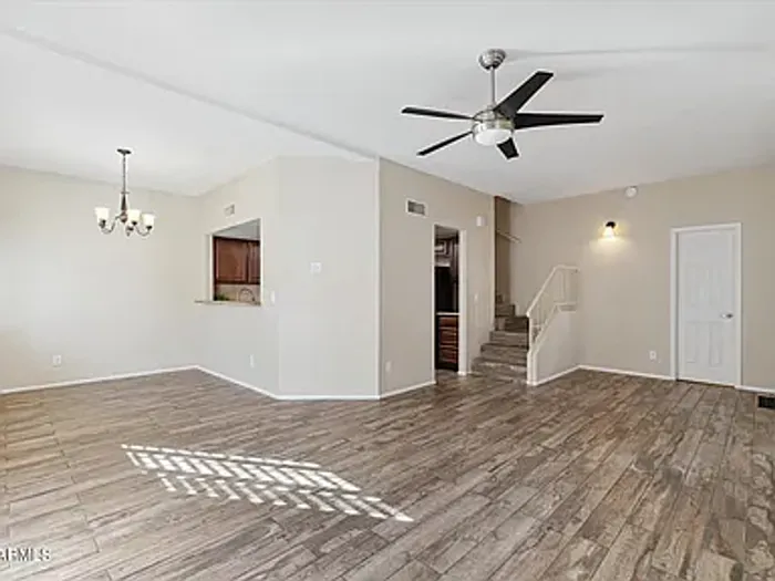 3 bed, 3.0 bath, 1514 sqft, $1,725 — Photo 2