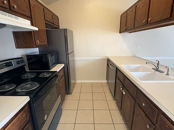 4th image of 206 South Dr