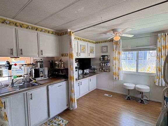 3rd image of 900 N Cleveland St Spc 101