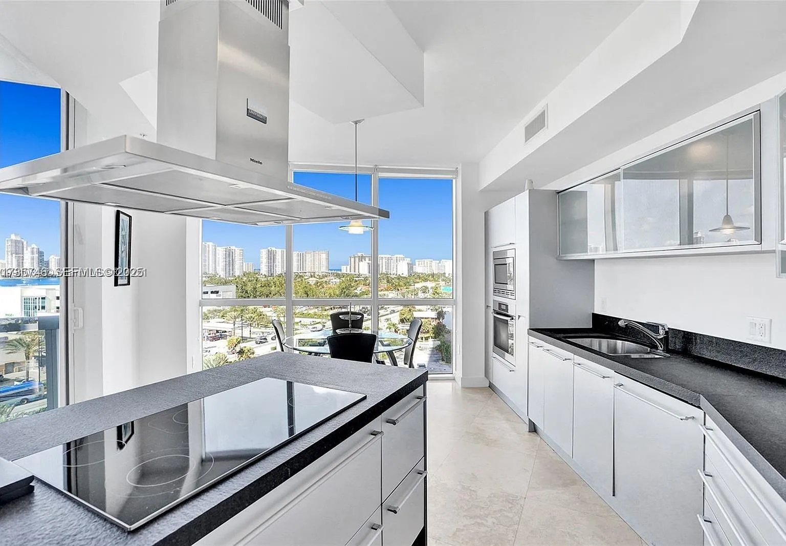 2 bed, 2.5 bath, 1649 sqft, $6,400 — Photo 2