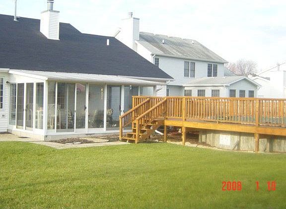 3 season room, deck & pool