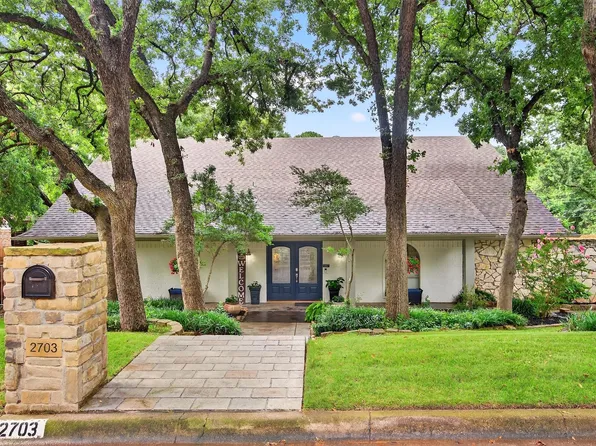 2703 Chinquapin Oak Ln, Arlington, TX 76012