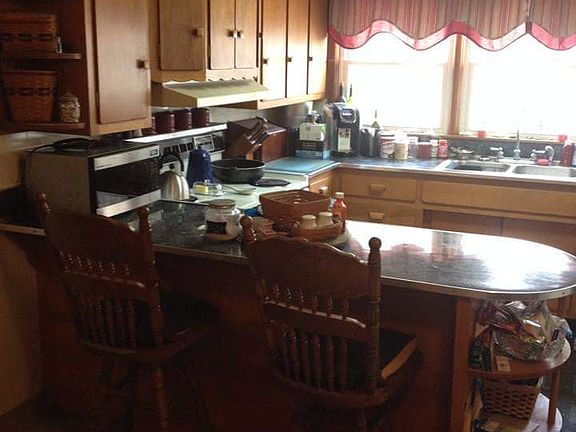 3rd image of 108 W Stark St