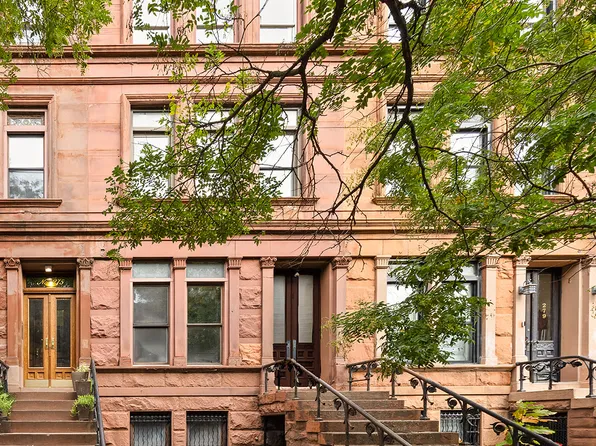 277 Jefferson Avenue image 1 of 15