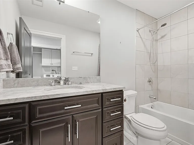 390 Bradley St — Photo 24