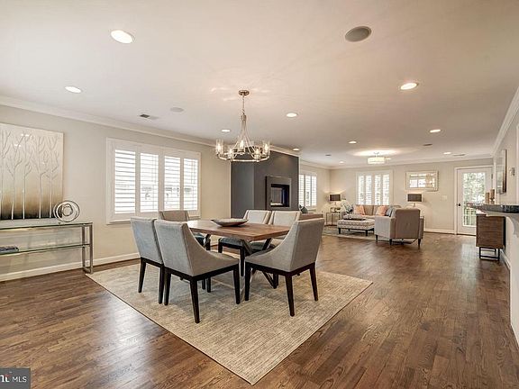 Dining Area (2 of 2)