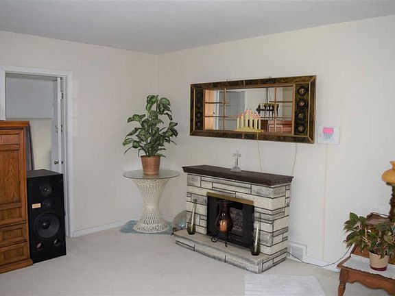 5th image of 3333 N Leroy Ave