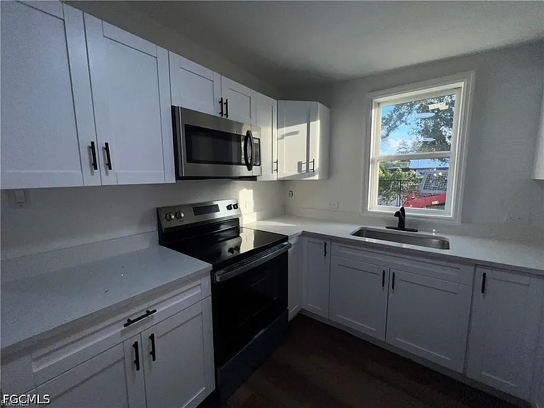 1270 Allen St #B — Photo 4