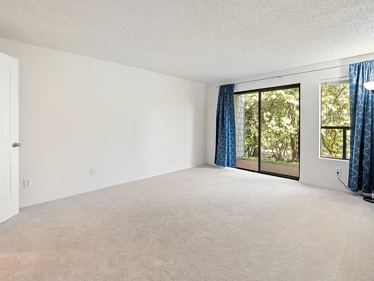 14629 NE 35th St — Photo 17