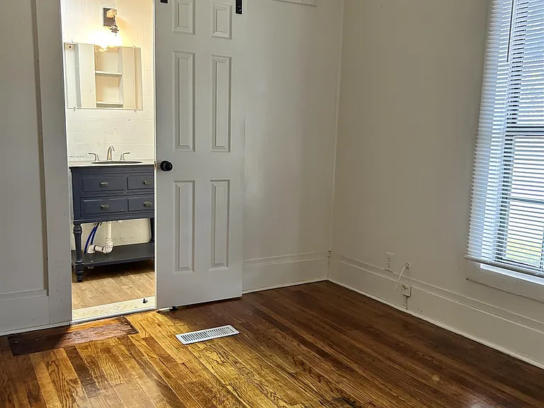 1404 Callahan St — Photo 8