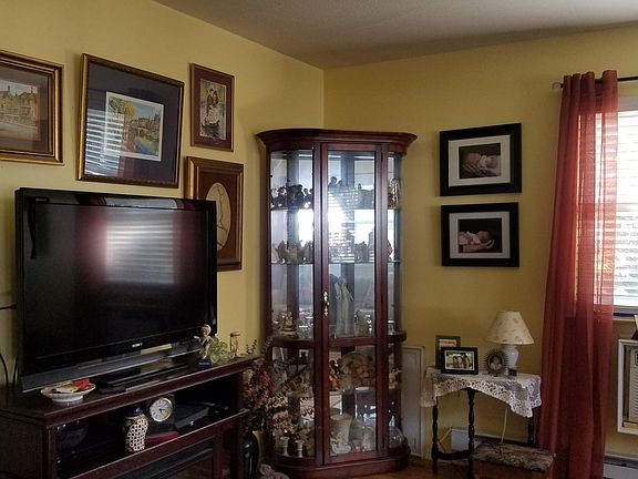 3rd image of 258 Laurel Place #B