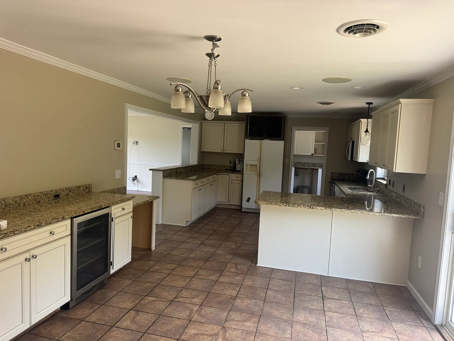 3 bed, 1792 sqft, $2,000 — Photo 4