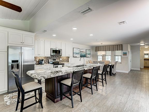 Home For Sale In Pga National