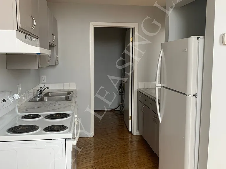 214-216 Andrews St — Photo 8