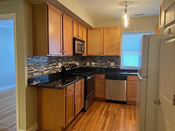 3rd image of 2516 W North Shore Ave APT 1W