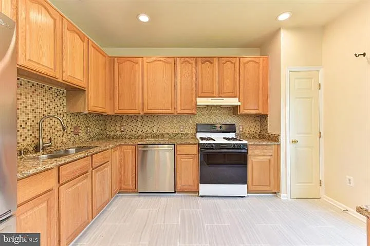 2454 Sugar Mill Way — Photo 7