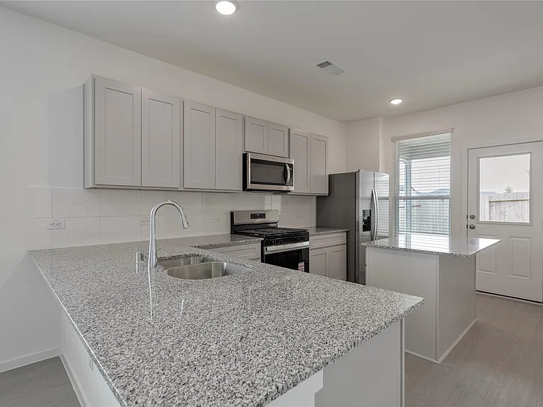 905 Silver Buckle Ln — Photo 4
