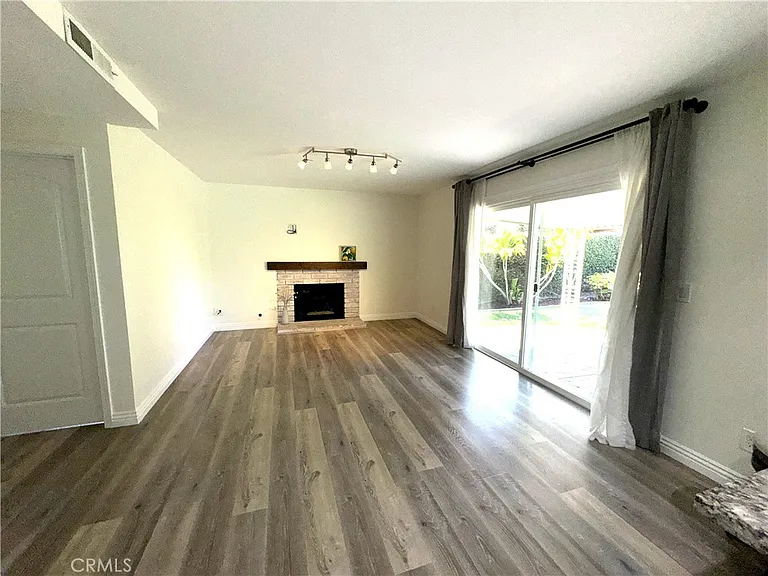 6911 Laurelhurst Dr — Photo 7