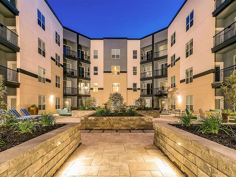 Aster Apartments — Photo 26