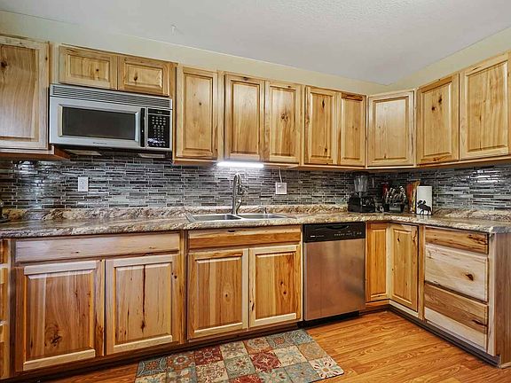 4th image of 3122 Americana Dr